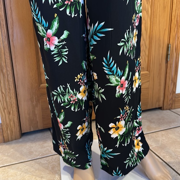 Girls Black,bright floral, flat front, pull-on lounge pants with belt. Art class - Picture 5 of 14